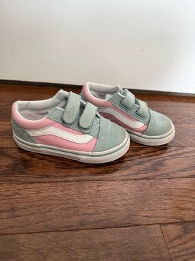 Vans Toddler Old Skool V Sneaker